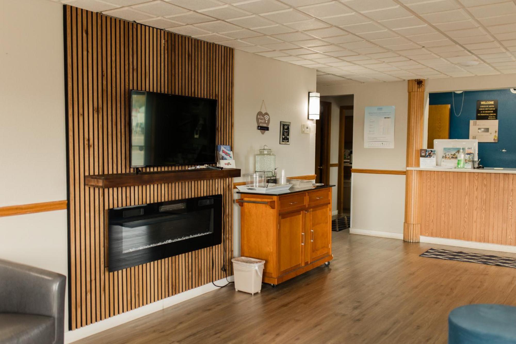 Travelodge By Wyndham Escanaba Exterior foto